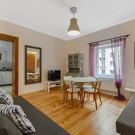 Off Piotrkowska Gate *