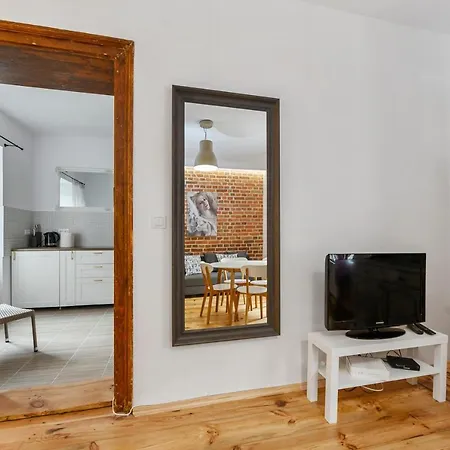 Off Piotrkowska Gate