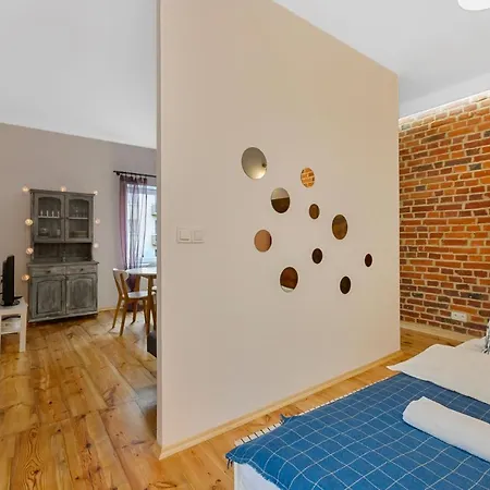 Off Piotrkowska Gate Łódź