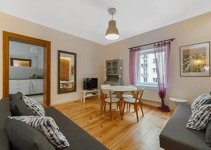 Off Piotrkowska Gate *