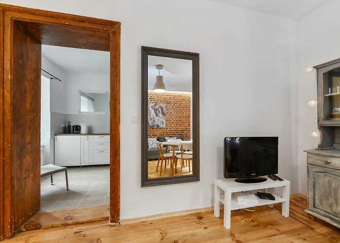 Off Piotrkowska Gate