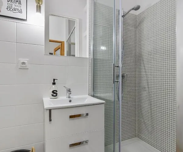 Off Piotrkowska Gate * وودج